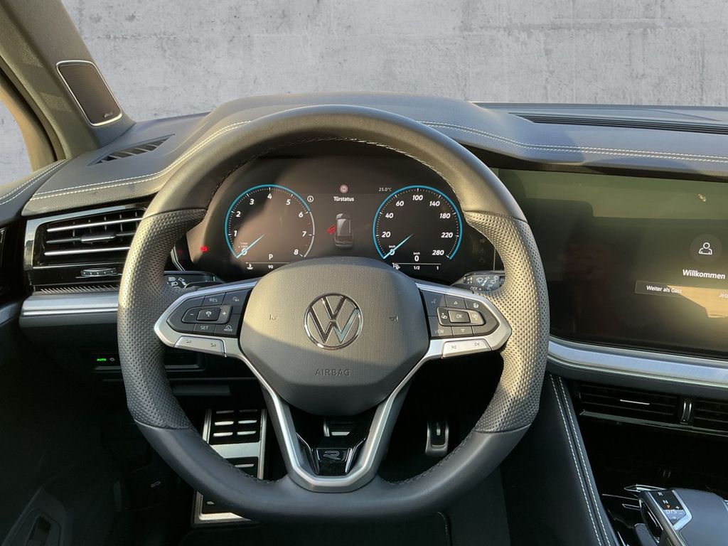 Volkswagen Touareg 2025 г. Чёрный, пробег 18598 км