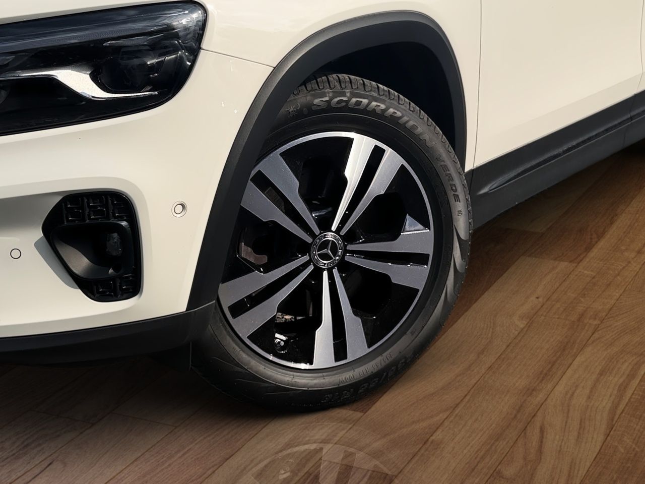 Mercedes-Benz GLB 220 2024 г. Серый, пробег 52684 км