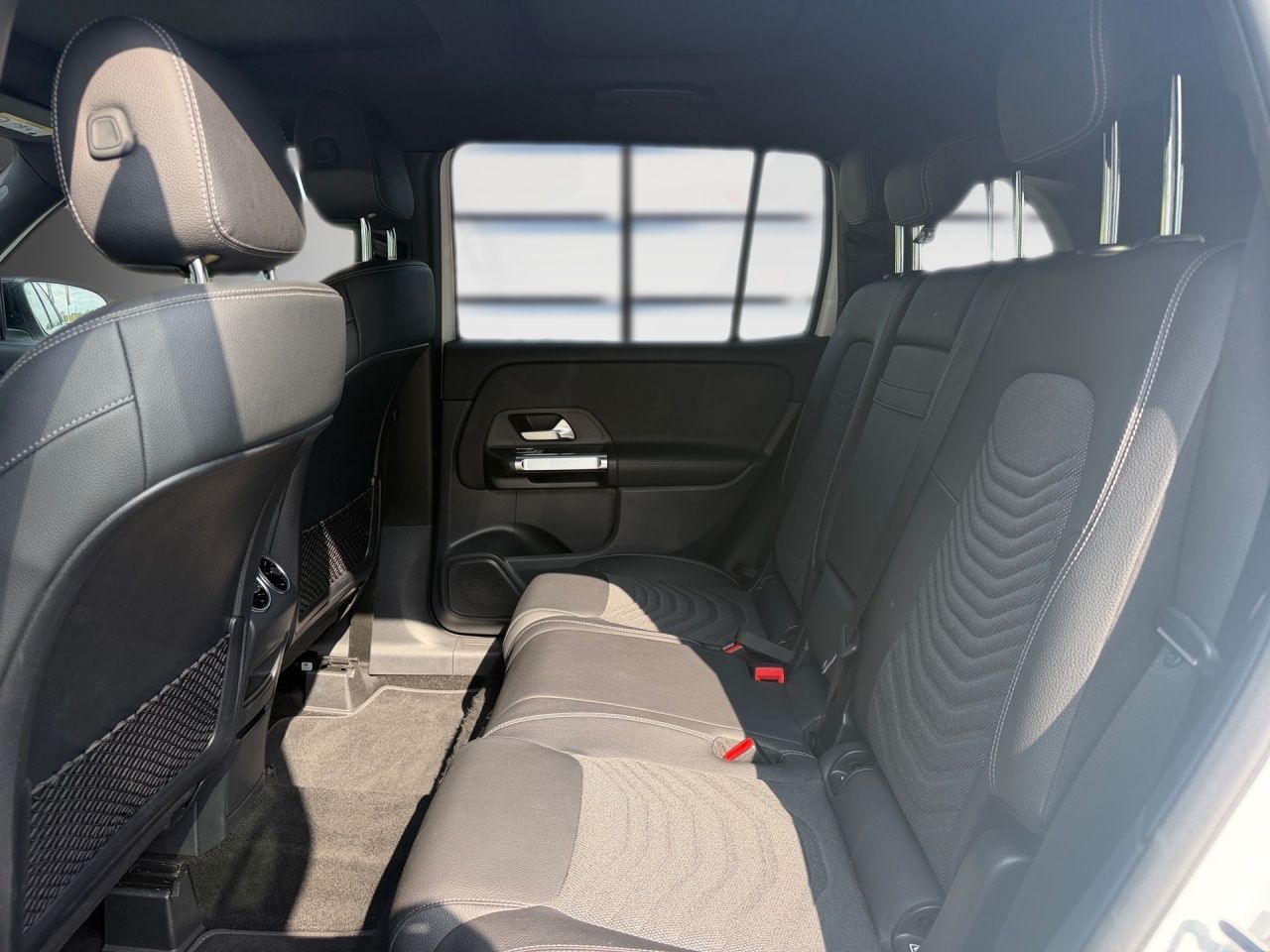 Mercedes-Benz GLB 220 2024 г. Серый, пробег 52684 км