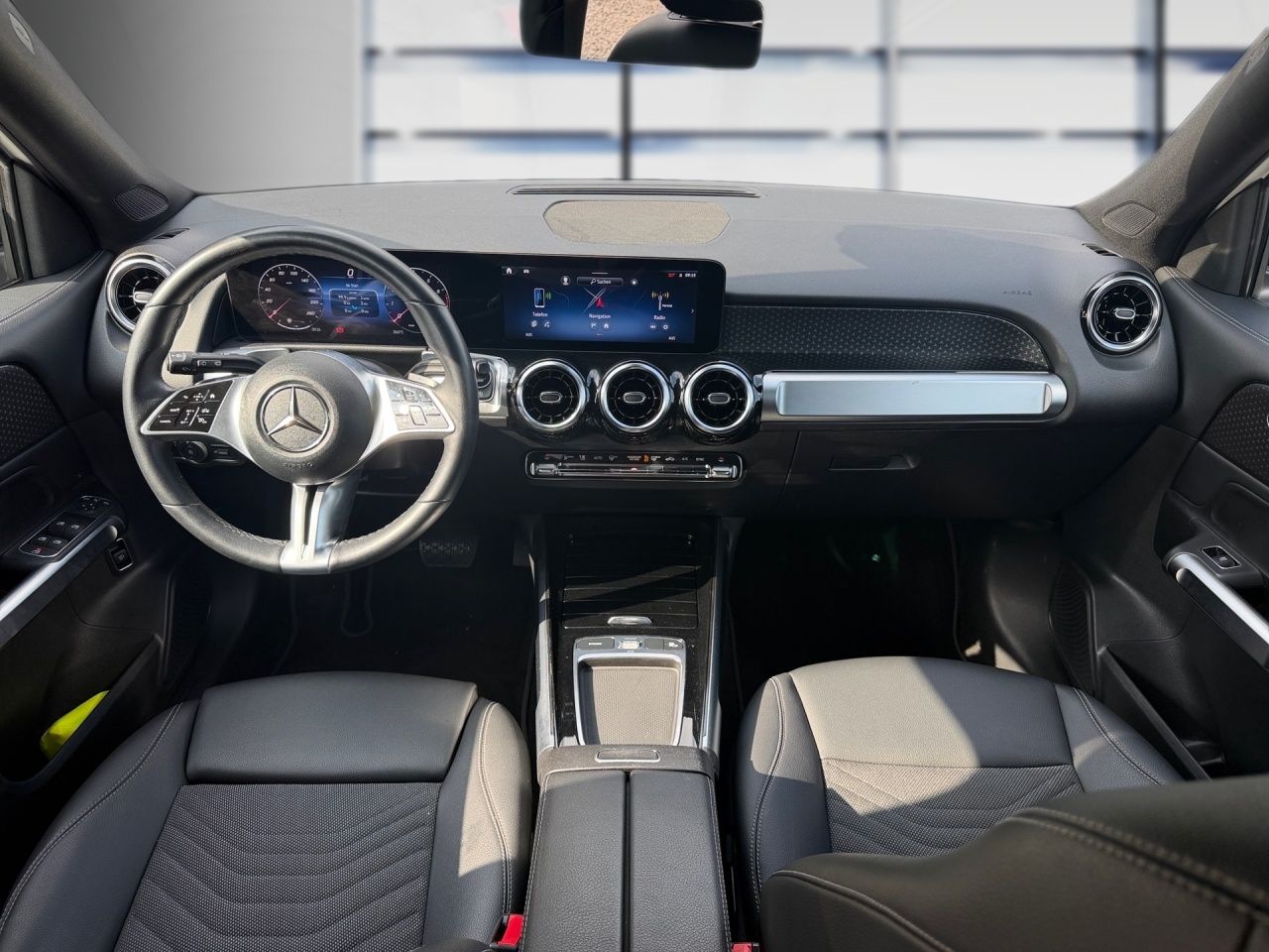 Mercedes-Benz GLB 220 2024 г. Серый, пробег 52684 км