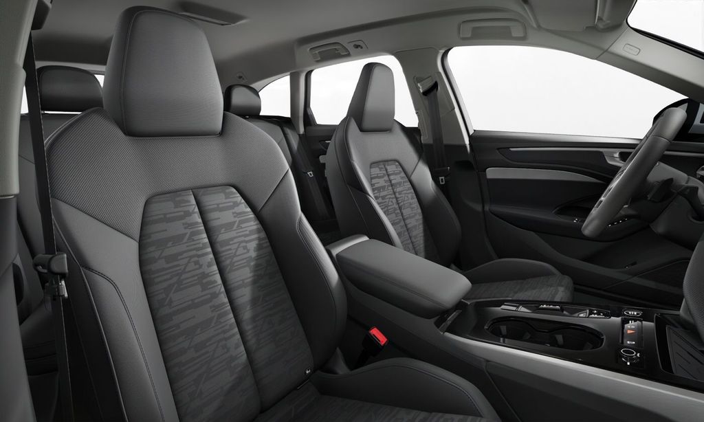 Audi A6 2026 г. Белый, пробег 13880 км
