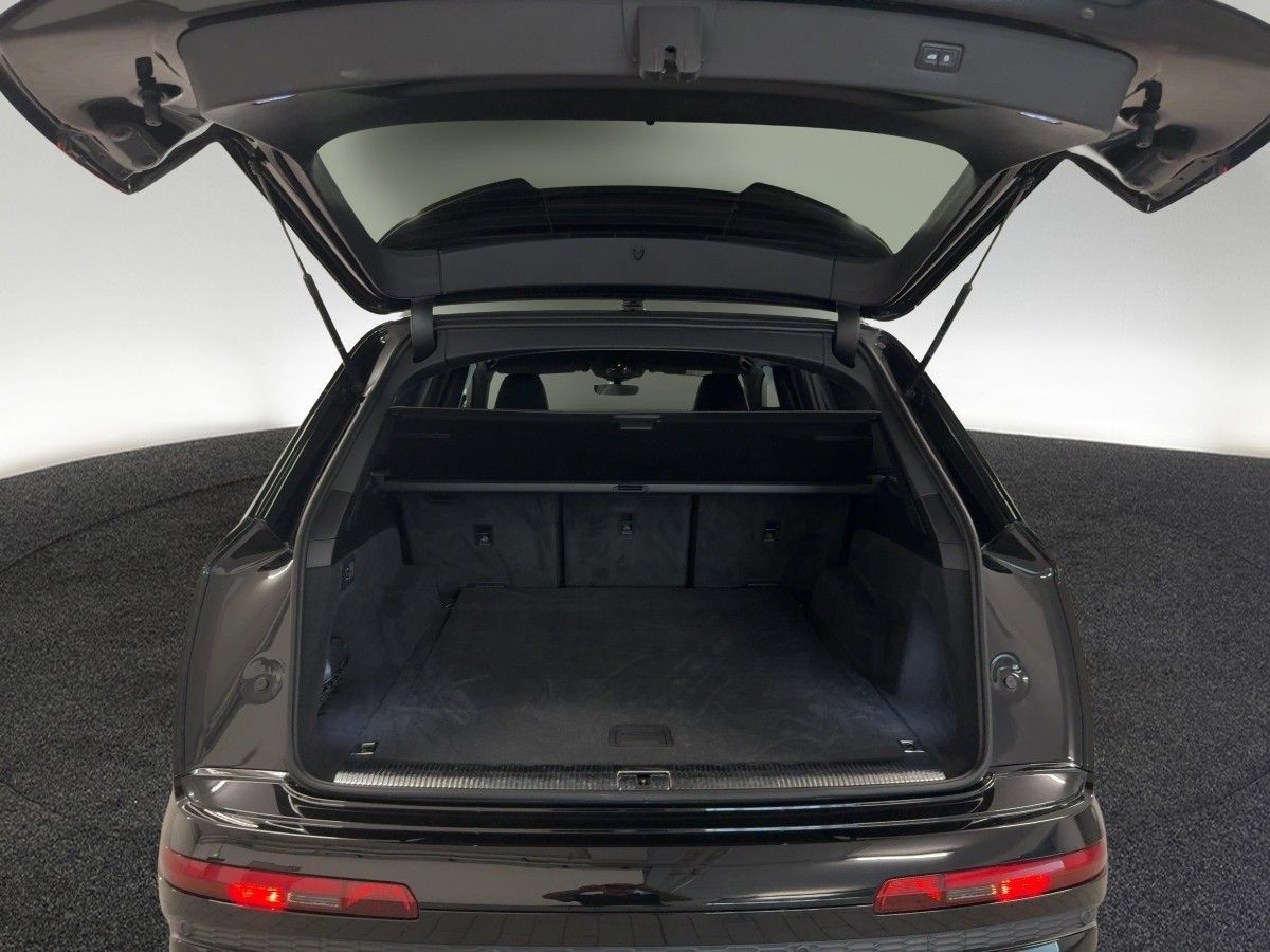 Audi SQ7 2023 г. Чёрный, пробег 49000 км