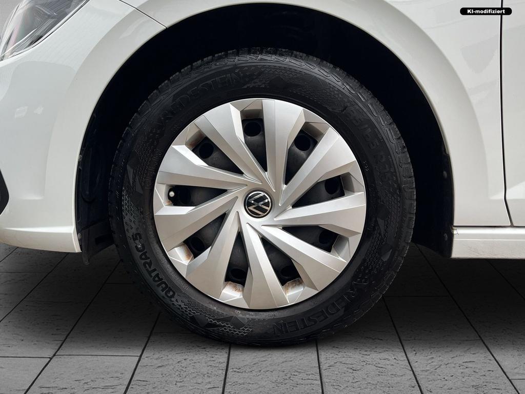 Volkswagen Polo 2023 г. Белый, пробег 59500 км