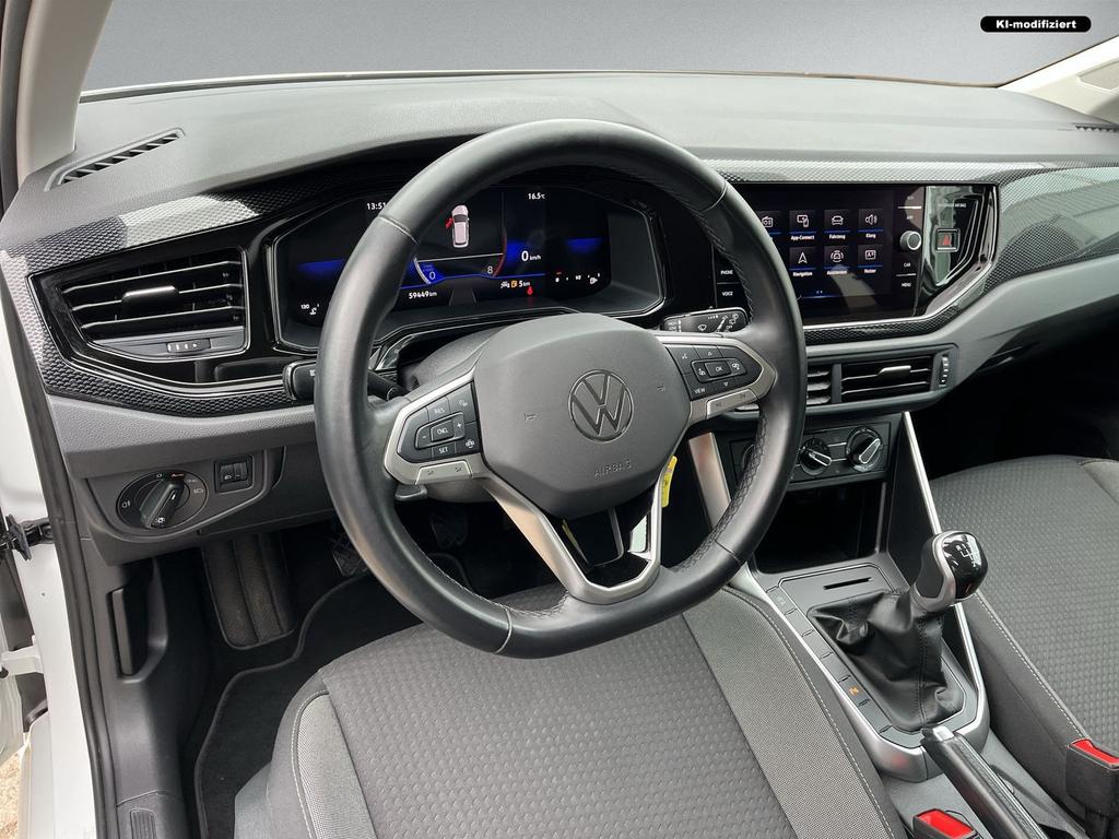 Volkswagen Polo 2023 г. Белый, пробег 59500 км