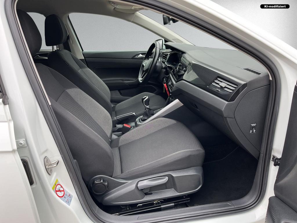 Volkswagen Polo 2023 г. Белый, пробег 59500 км