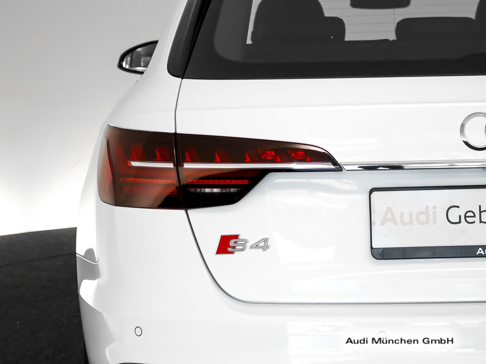 Audi S4 2024 г. Белый, пробег 22020 км