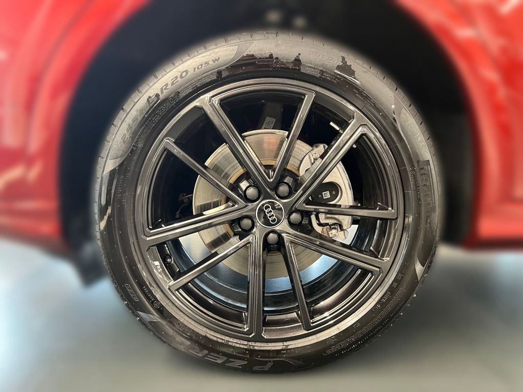 Audi Q5 2025 г. Красный, пробег 4579 км