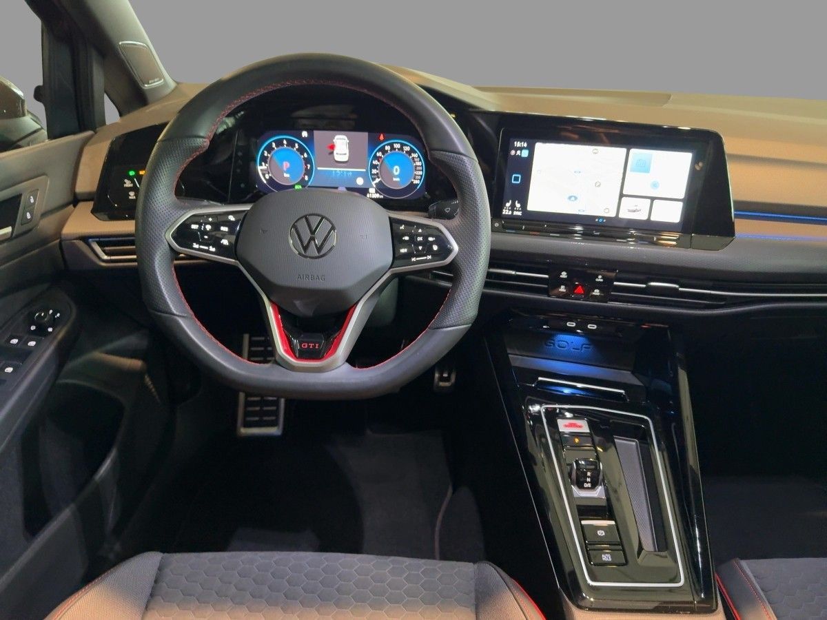 Volkswagen Golf 2024 г. Серый, пробег 40000 км