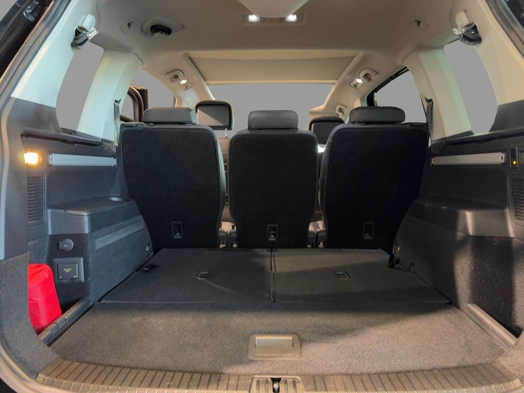 Volkswagen Touran 2025 г. Чёрный, пробег 18000 км