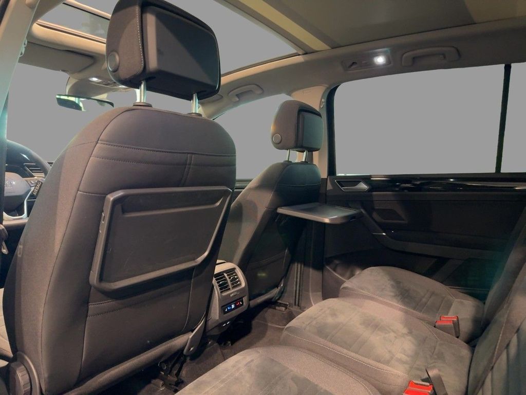 Volkswagen Touran 2025 г. Чёрный, пробег 18000 км