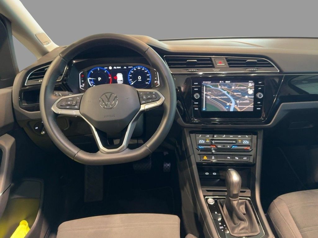 Volkswagen Touran 2025 г. Чёрный, пробег 18000 км