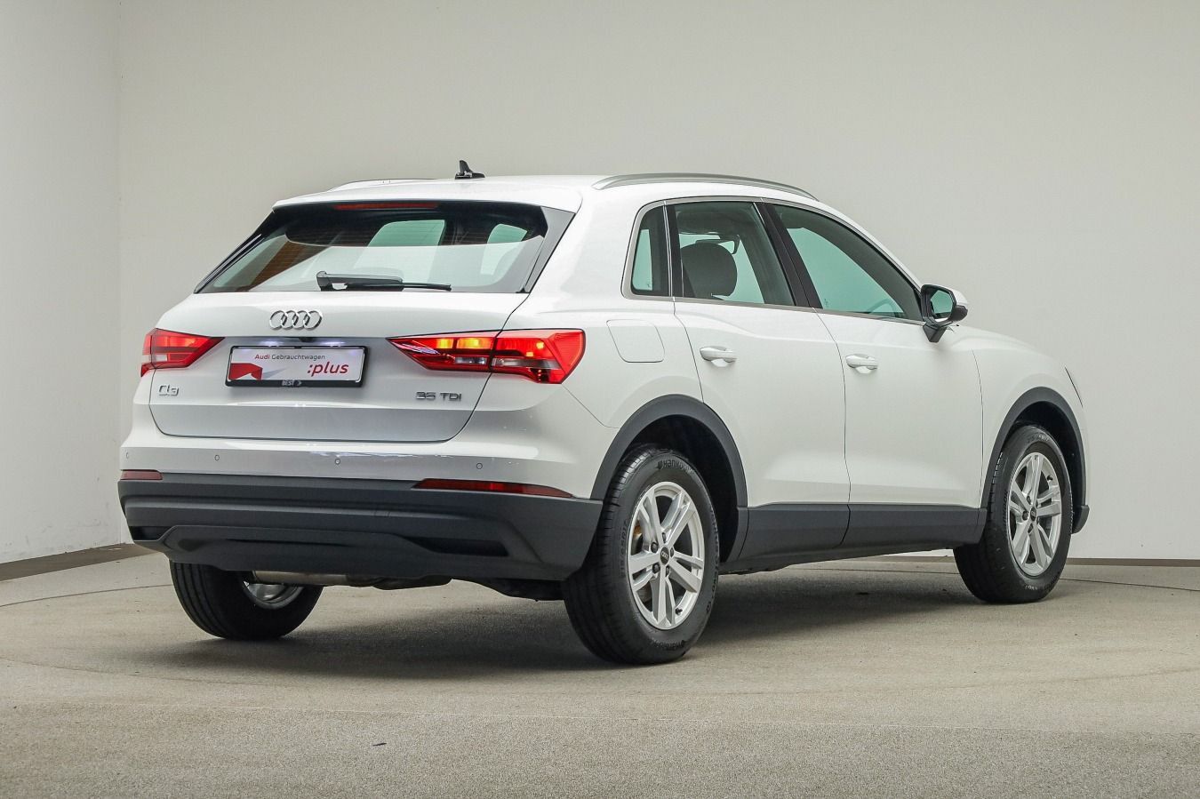 Audi Q3 2023 г. Белый, пробег 32300 км