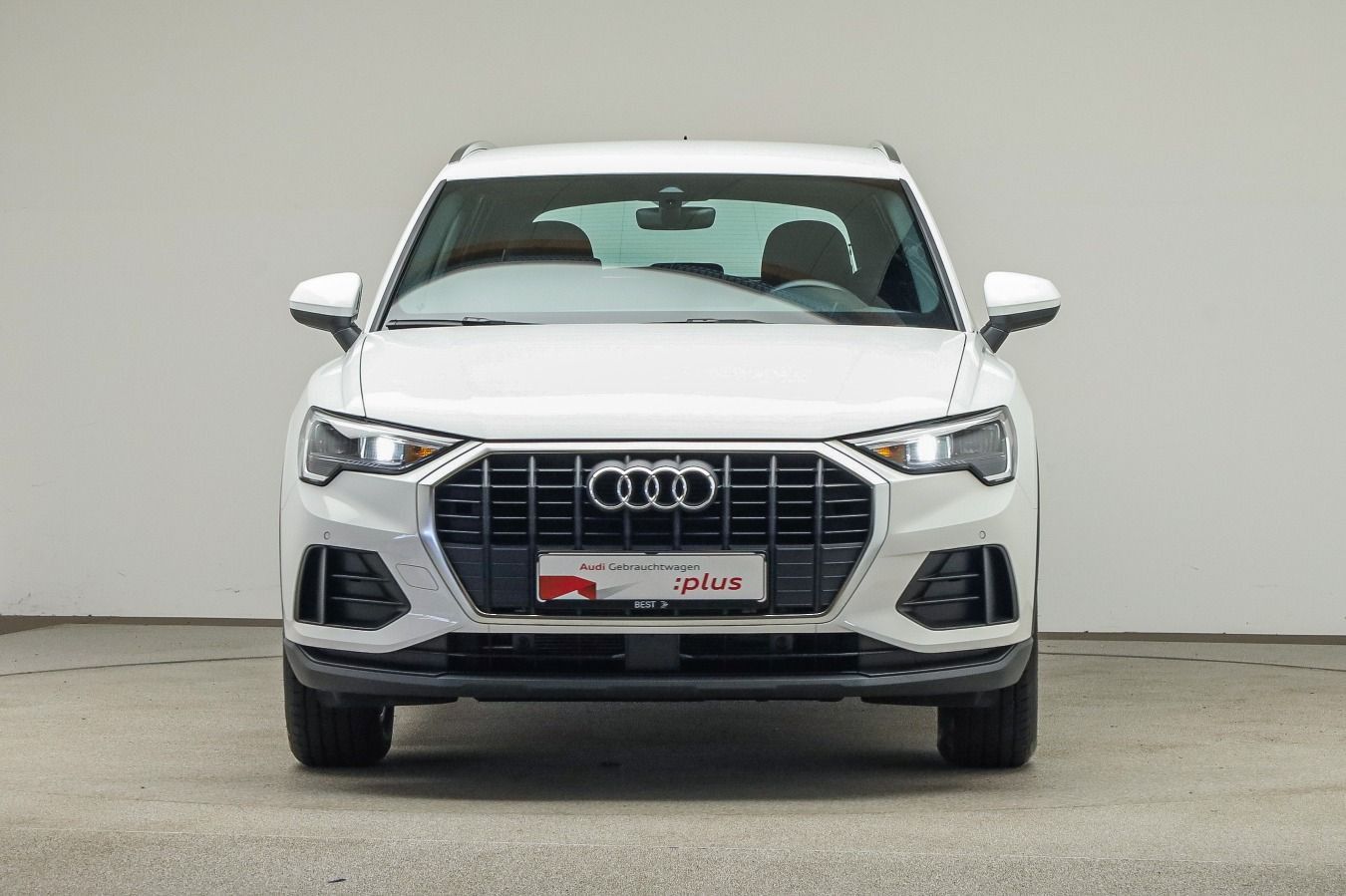 Audi Q3 2023 г. Белый, пробег 32300 км