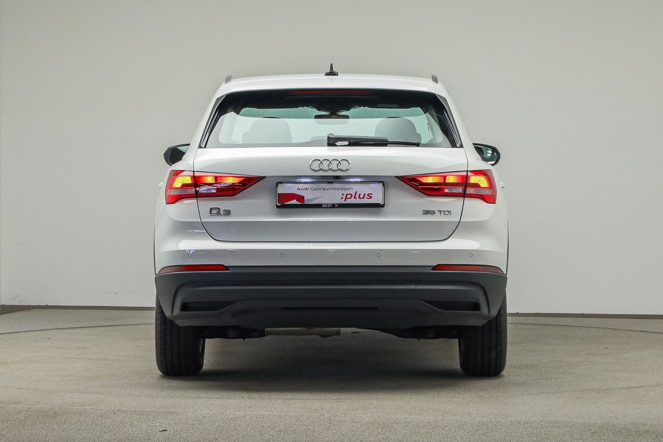 Audi Q3 2023 г. Белый, пробег 32300 км