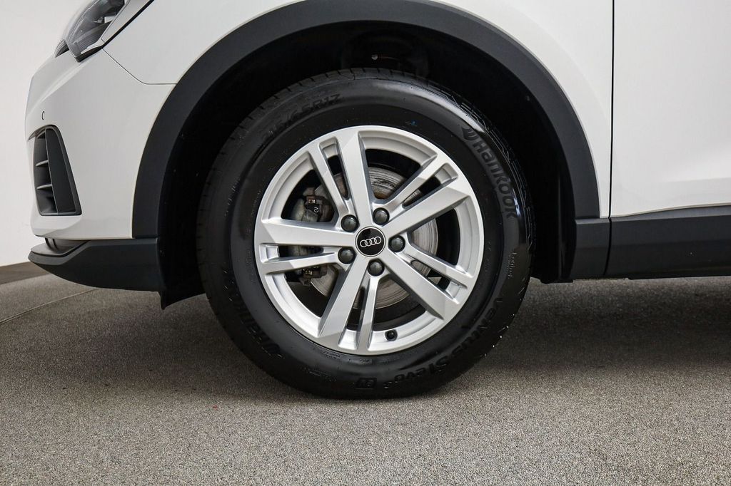 Audi Q3 2023 г. Белый, пробег 32300 км