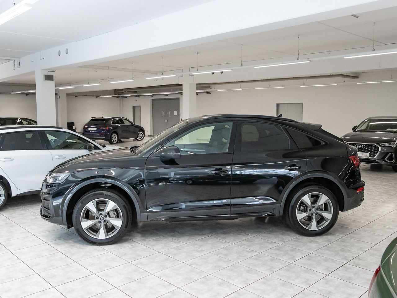 Audi Q5 2022 г. Чёрный, пробег 53067 км