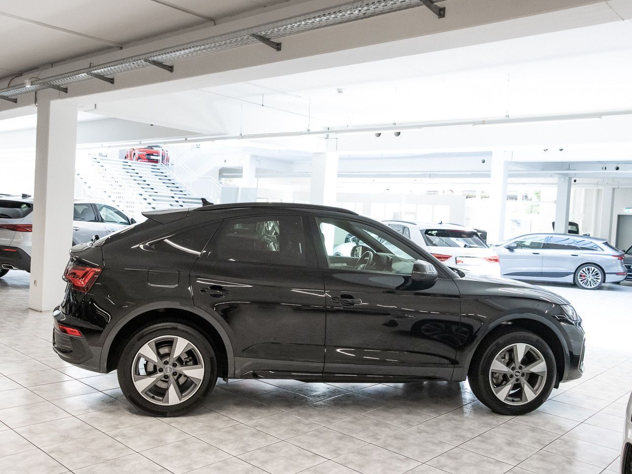 Audi Q5 2022 г. Чёрный, пробег 53067 км