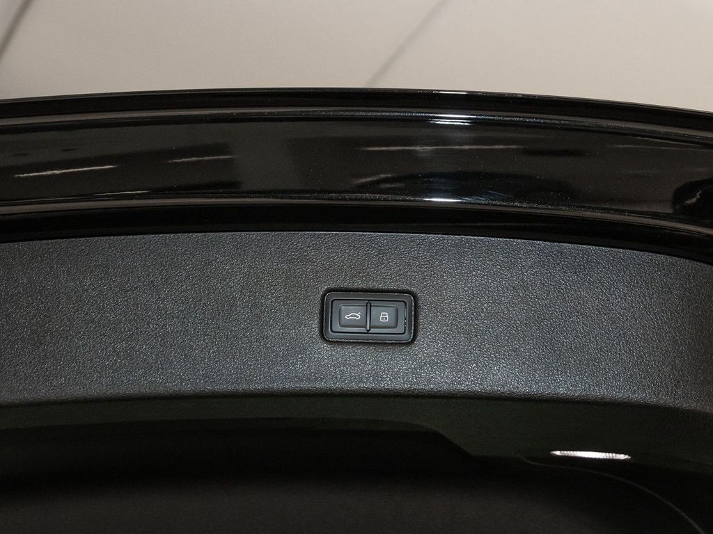 Audi Q5 2022 г. Чёрный, пробег 53067 км