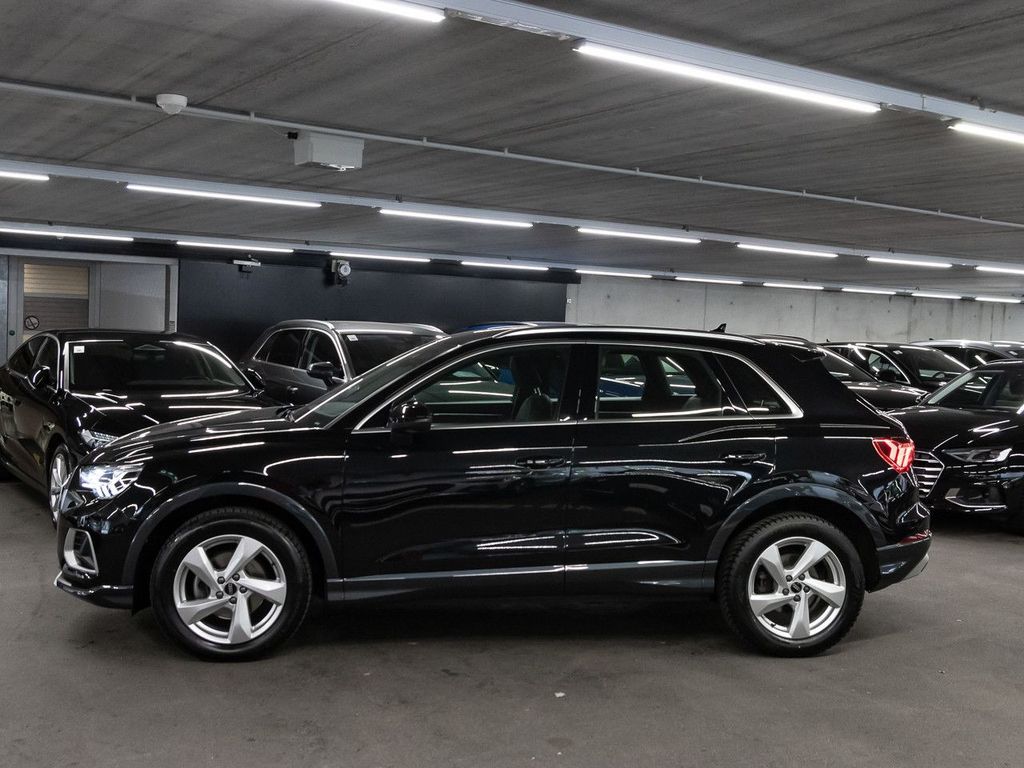 Audi Q3 2022 г. Чёрный, пробег 26218 км