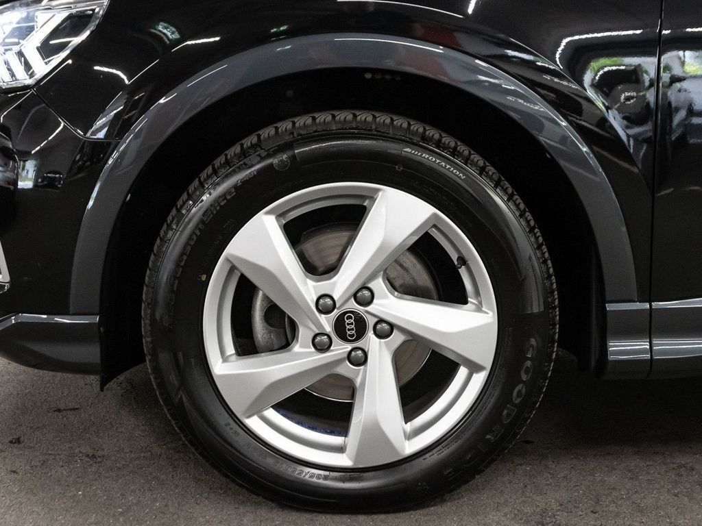 Audi Q3 2022 г. Чёрный, пробег 26218 км