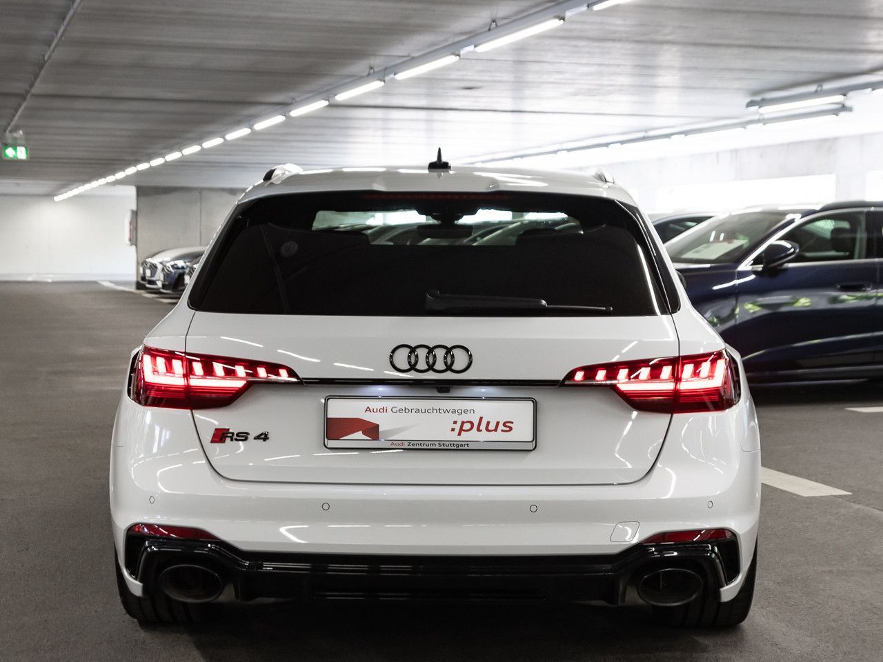Audi RS4 2023 г. Белый, пробег 46199 км