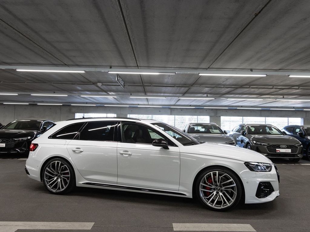 Audi RS4 2023 г. Белый, пробег 46199 км