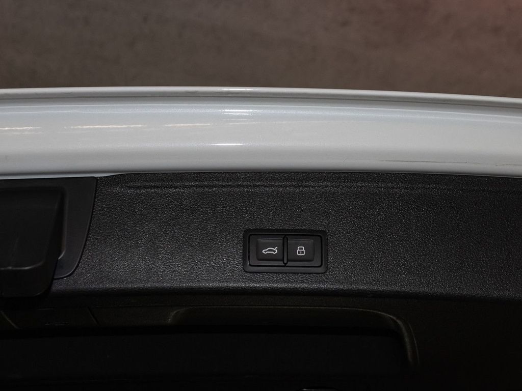 Audi RS4 2023 г. Белый, пробег 46199 км