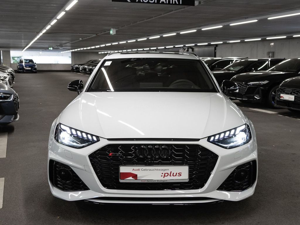 Audi RS4 2023 г. Белый, пробег 46199 км