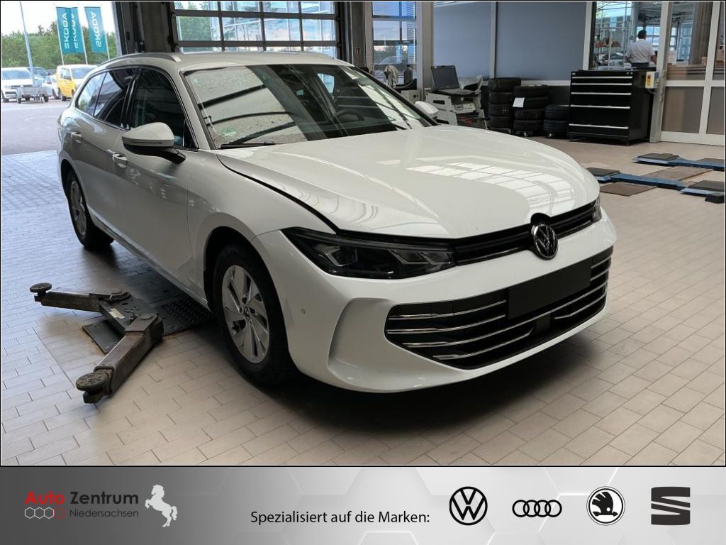 Volkswagen PASSAT VARIANT 2024 г. Белый, пробег 29500 км