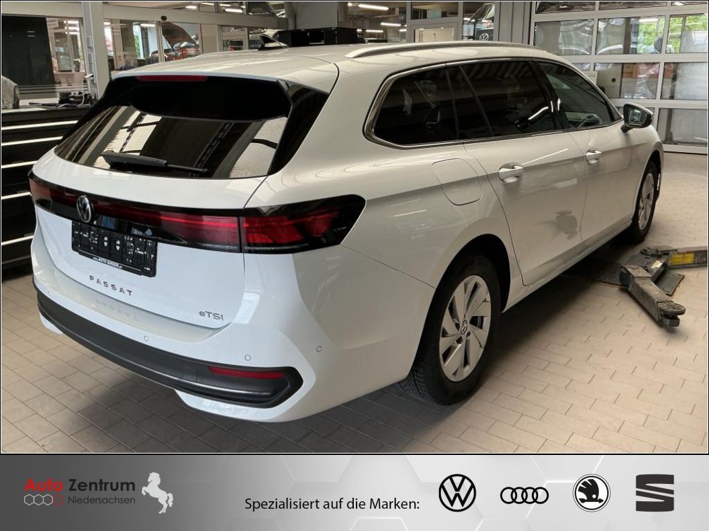 Volkswagen PASSAT VARIANT 2024 г. Белый, пробег 29500 км