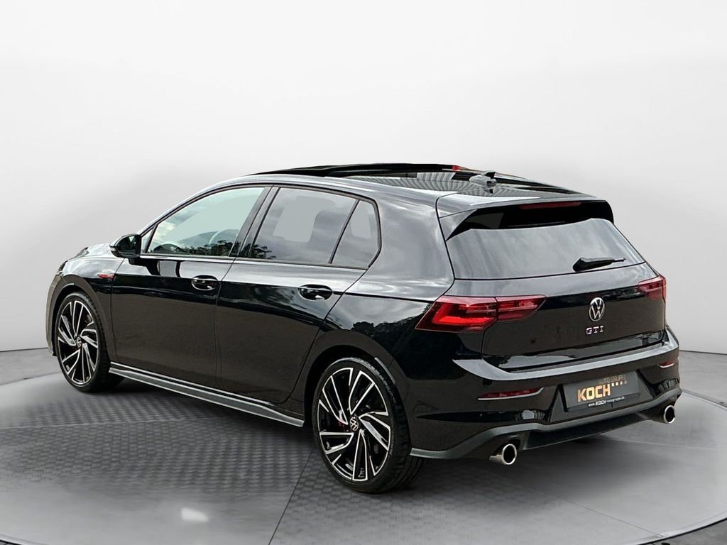 Volkswagen Golf 2023 г. Чёрный, пробег 53450 км
