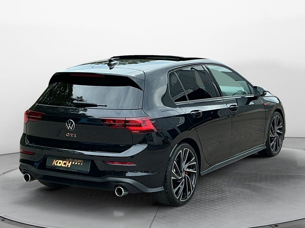 Volkswagen Golf 2023 г. Чёрный, пробег 53450 км