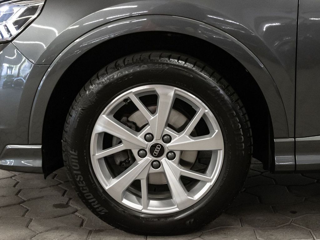 Audi Q3 2023 г. Серый, пробег 47034 км