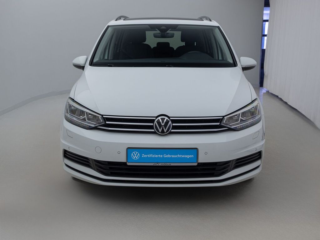 Volkswagen Touran 2023 г. Белый, пробег 39350 км