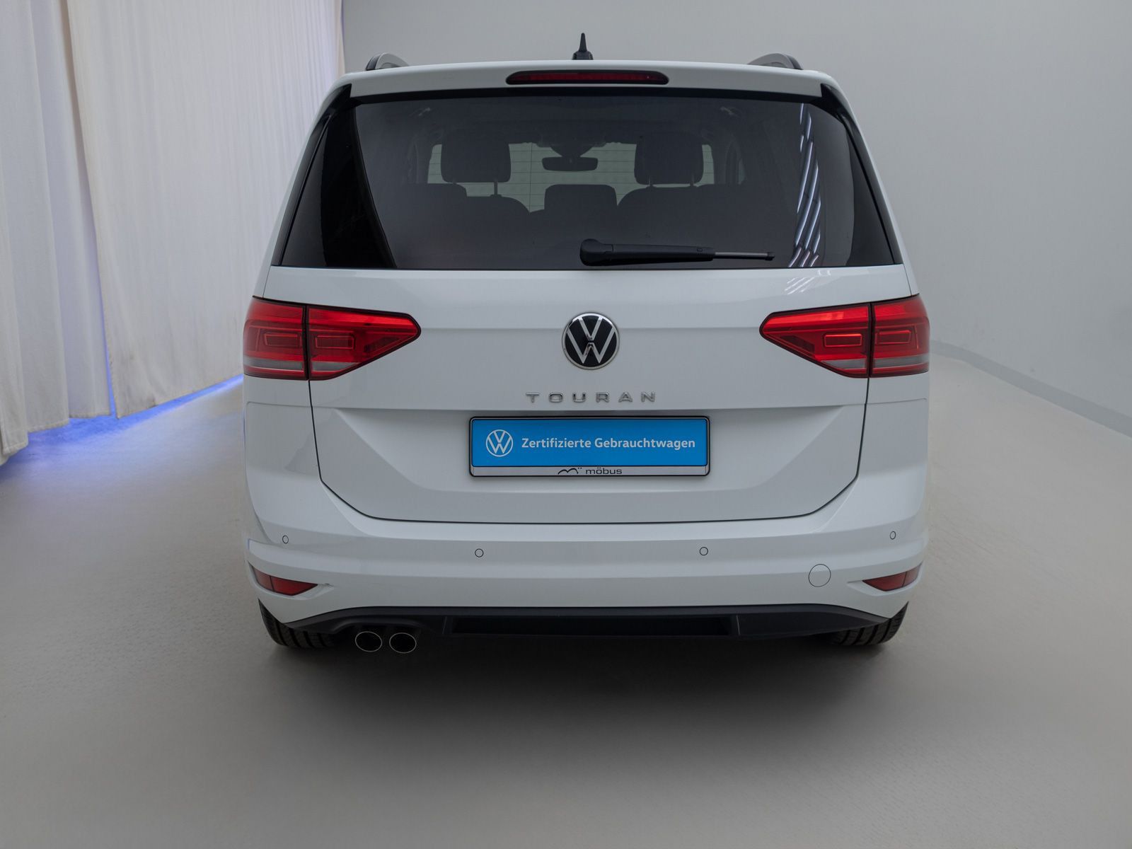 Volkswagen Touran 2023 г. Белый, пробег 39350 км