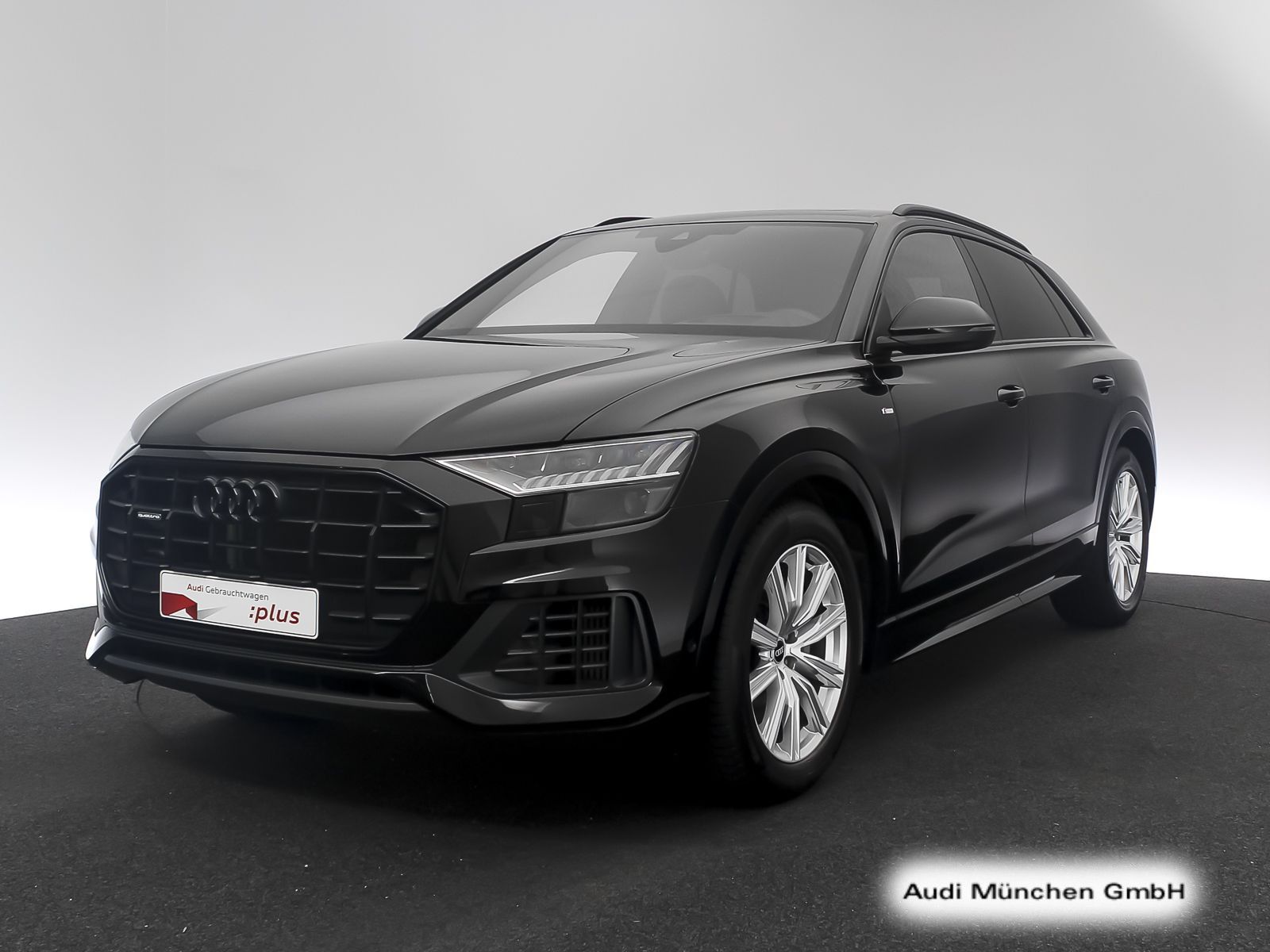Audi Q8 2023 г. Чёрный, пробег 51787 км