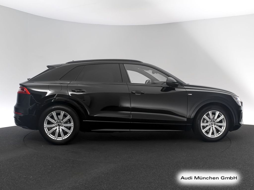 Audi Q8 2023 г. Чёрный, пробег 51787 км