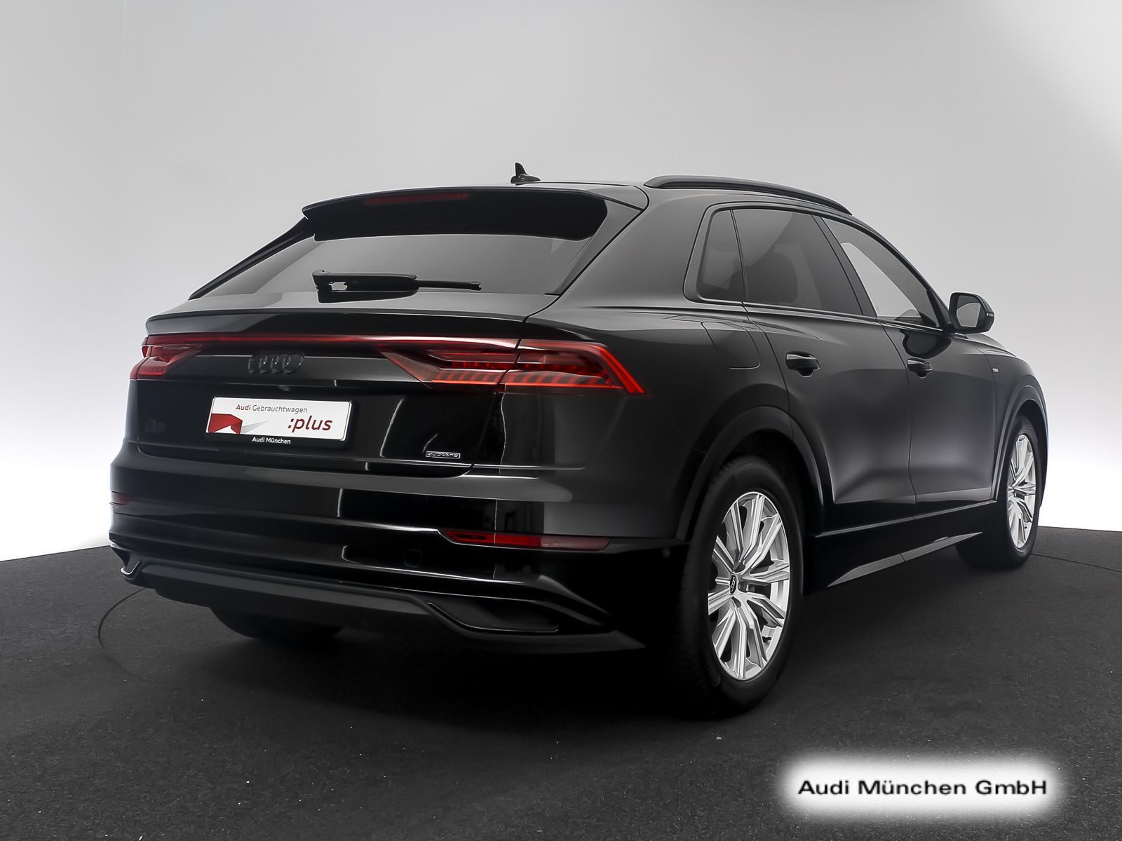 Audi Q8 2023 г. Чёрный, пробег 51787 км