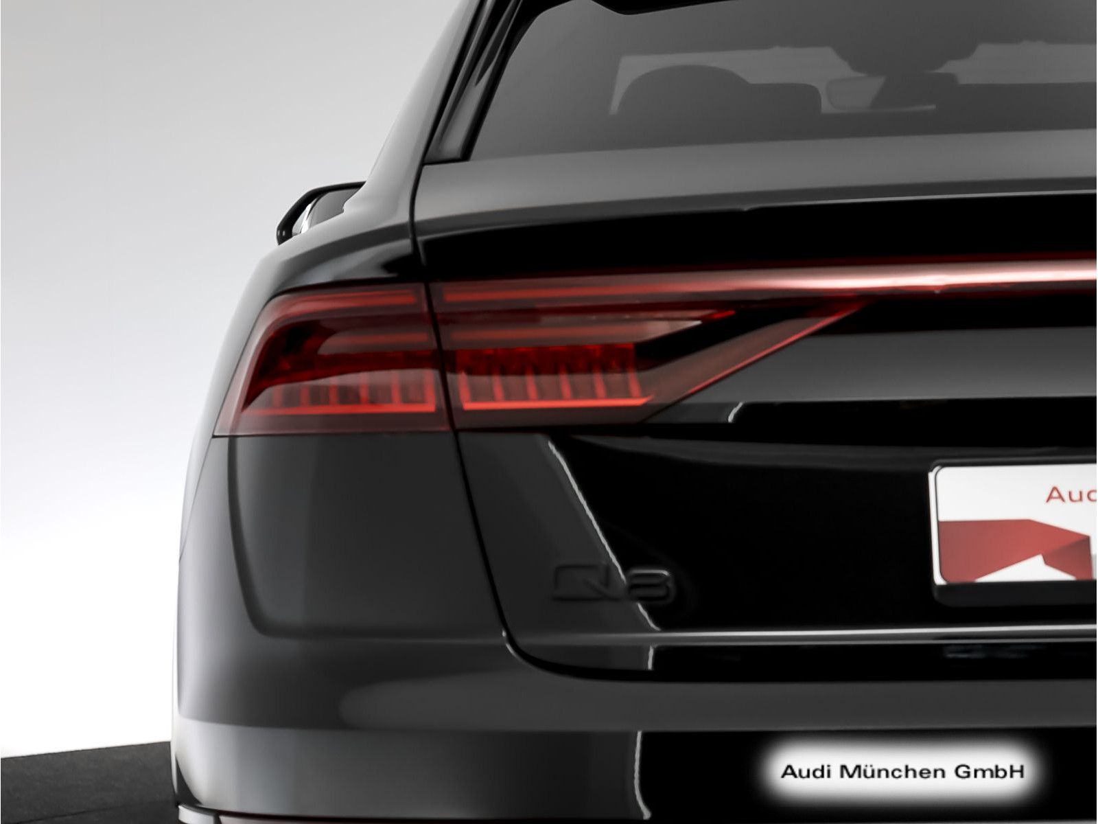 Audi Q8 2023 г. Чёрный, пробег 51787 км