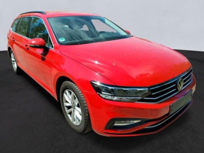 Volkswagen Passat 2024 г. Красный, пробег 54375 км