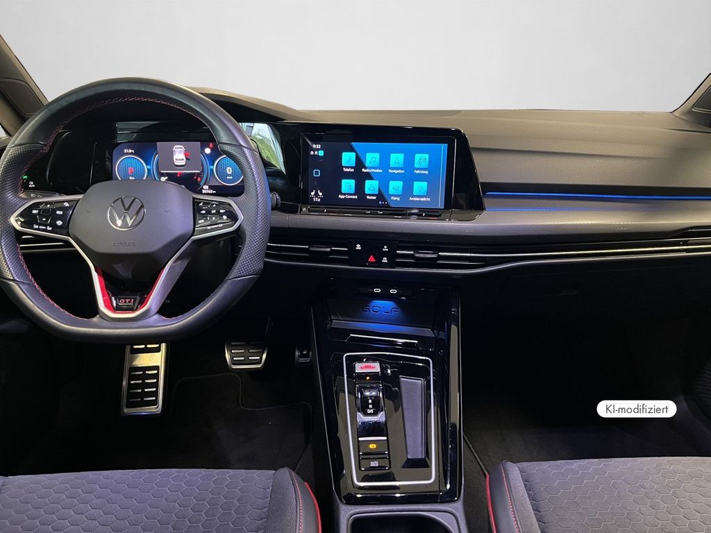 Volkswagen Golf 2023 г. Белый, пробег 30761 км