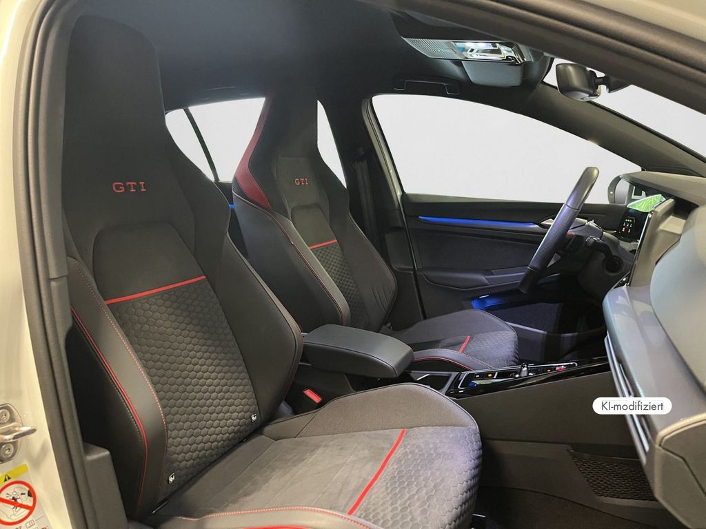 Volkswagen Golf 2023 г. Белый, пробег 30761 км