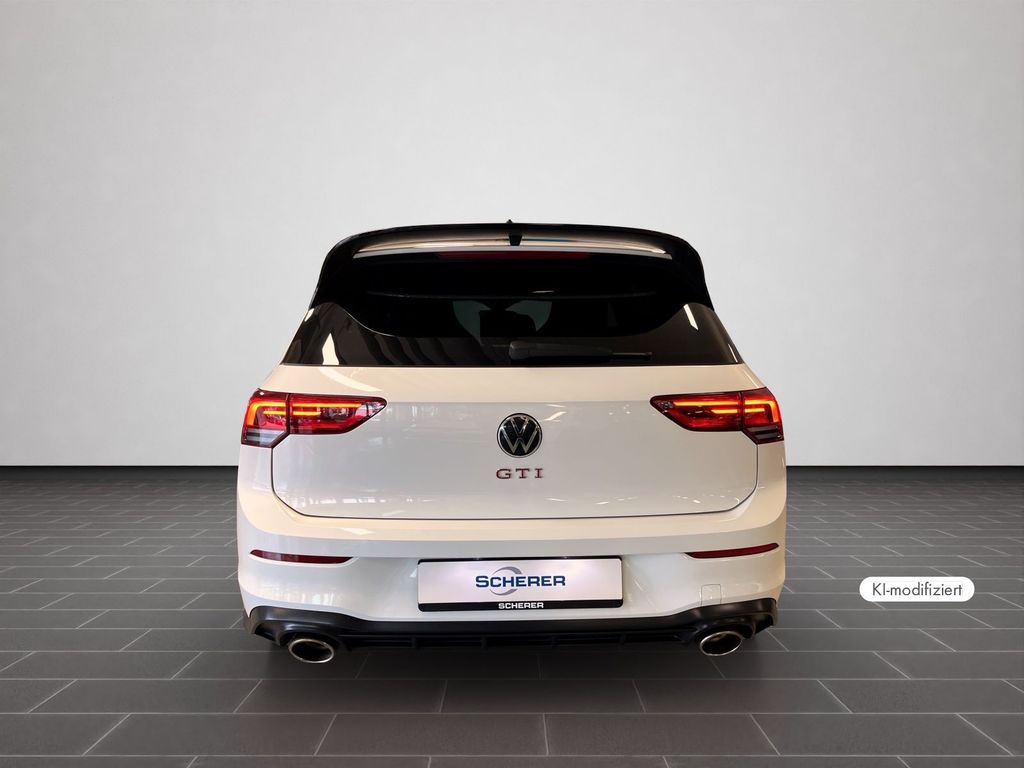 Volkswagen Golf 2023 г. Белый, пробег 30761 км