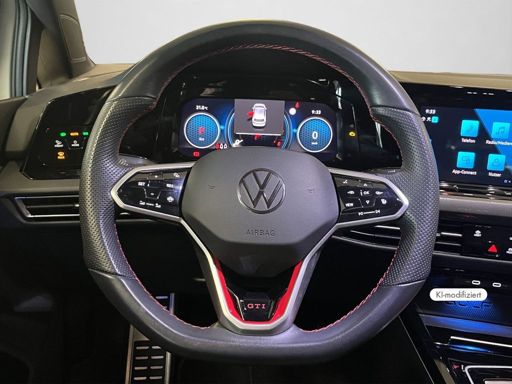 Volkswagen Golf 2023 г. Белый, пробег 30761 км