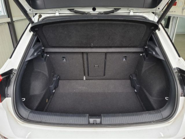 Volkswagen T-Roc 2022 г. Белый, пробег 31656 км