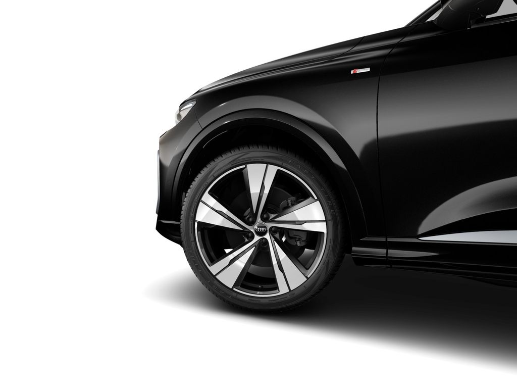 Audi Q5 2026 г. Чёрный, пробег 12608 км