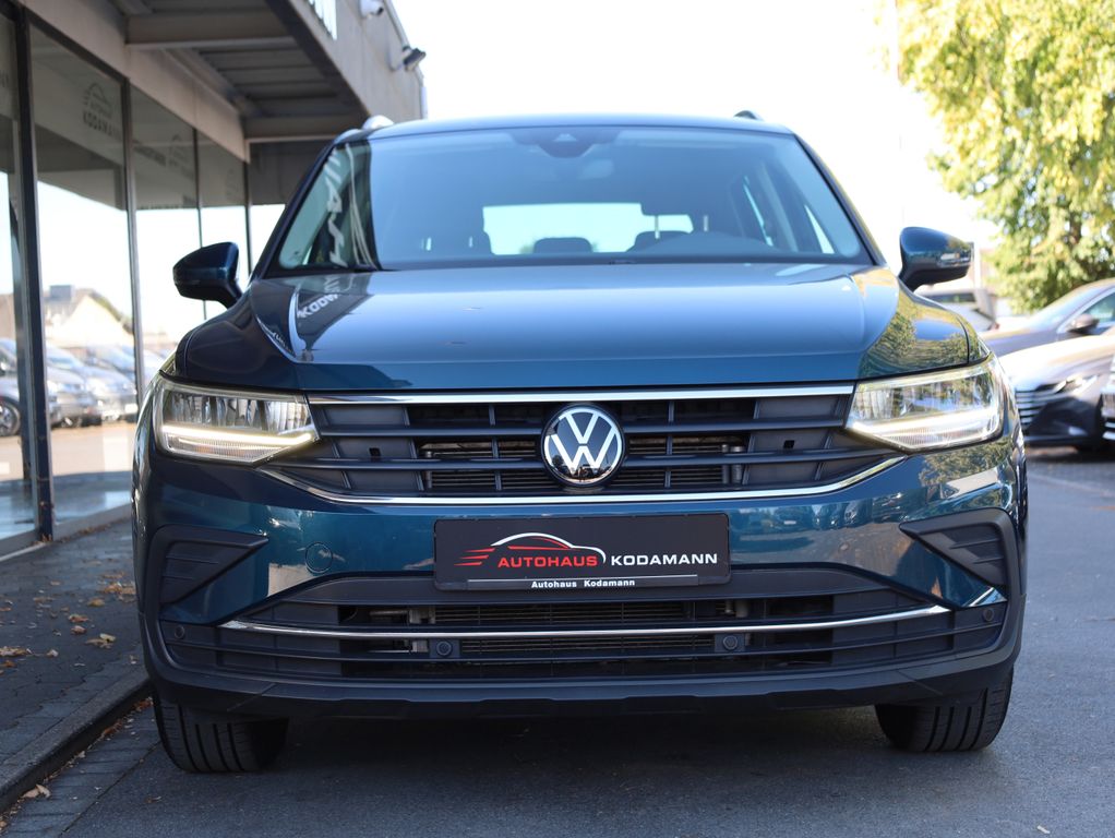 Volkswagen Tiguan 2024 г. Синий, пробег 46765 км