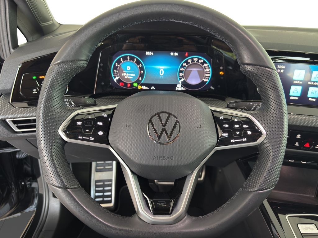 Volkswagen Golf 2024 г. Чёрный, пробег 24351 км