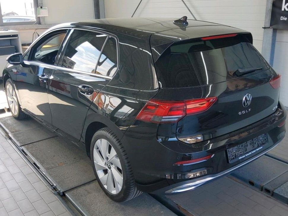 Volkswagen Golf 2024 г. Чёрный, пробег 27390 км