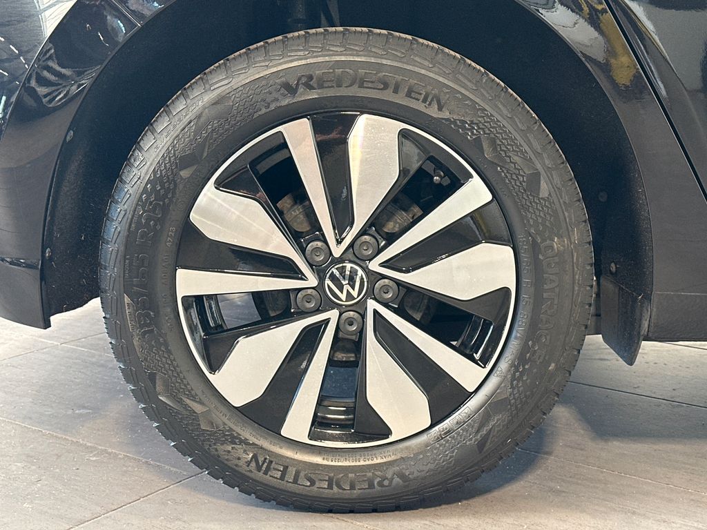 Volkswagen Polo 2024 г. Чёрный, пробег 49750 км